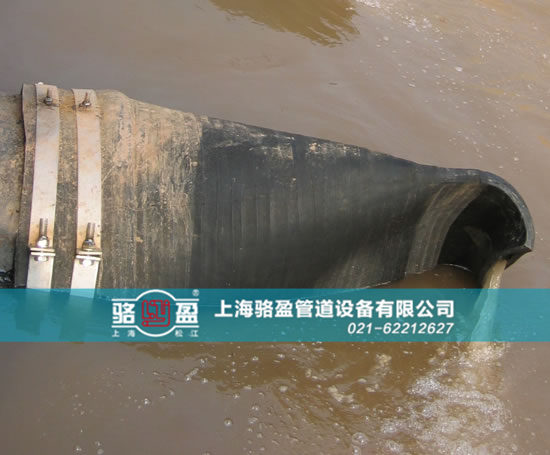 法蘭式<a href=http://m.icuqq.cn/ target=_blank class=infotextkey><a href=http://m.icuqq.cn target=_blank class=infotextkey>鴨嘴閥</a></a>排污現(xiàn)場(chǎng)